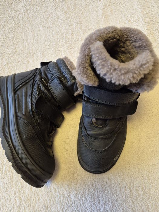 Продаю детскую обувь