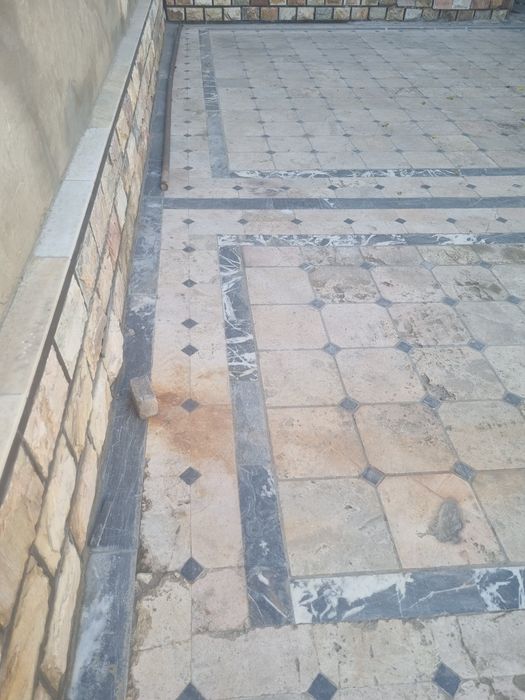 Карвон бозор рупарасида      Участка сотилади