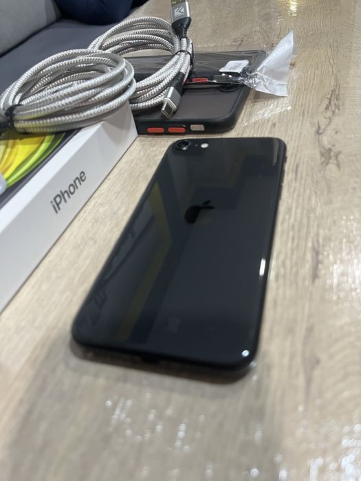 Iphone SE 2020 в много добро състояние