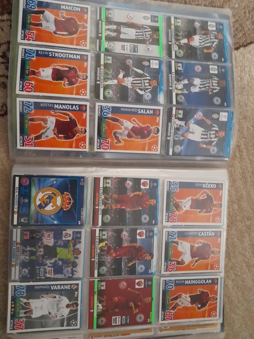 Vând catalog cartonase fotbalisti