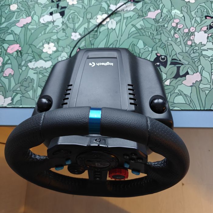Гейминг кормило Logitech G29 + скоростен лост Logitech Driving Force