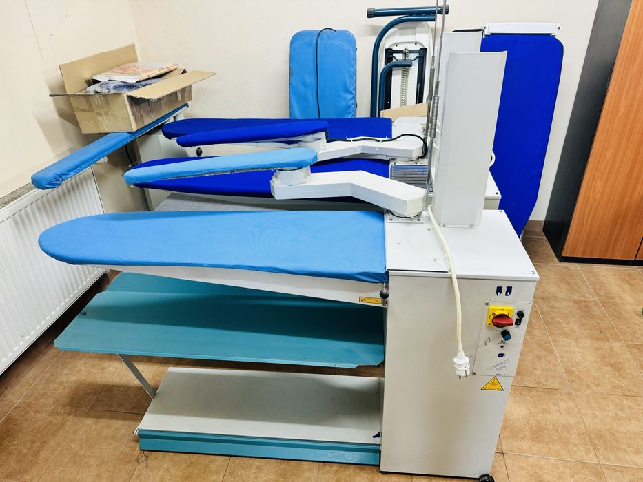 Masa de calcat tip limba cu manecar, incalzita  , cu aspiratie