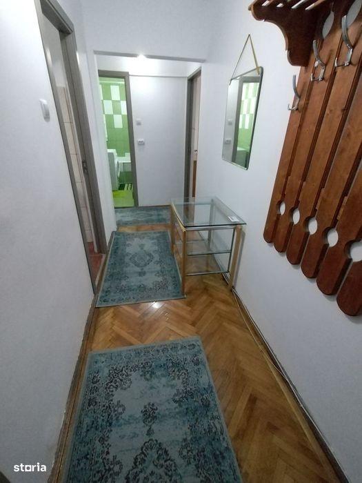 INCHIRIEZ apartament 2 camere decomandat,renovat, zona Centrala