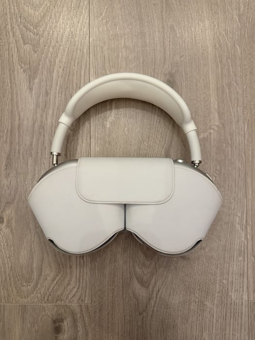 Airpods Max Lightning