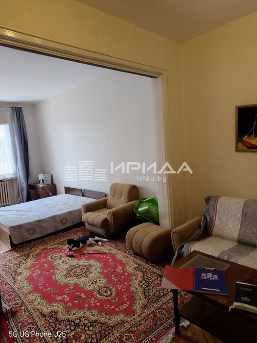 Продава тристаен апартамент в Центъра