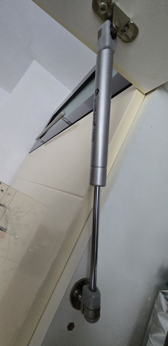 Bucătărie completă + electrocasnice (mașină de spălat vase, plită pe gaz, cuptor pe gaz) , chiuvetă și baterie Franke – ideală garsonieră / chirie