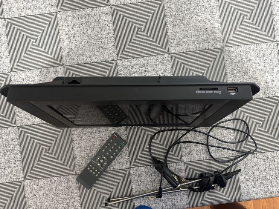 Преносим Телевизор 12 V / 220 V
