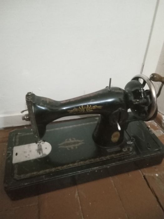 Tikuv mashinasi sotiladi