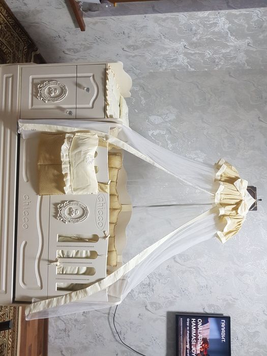 детский кровать.