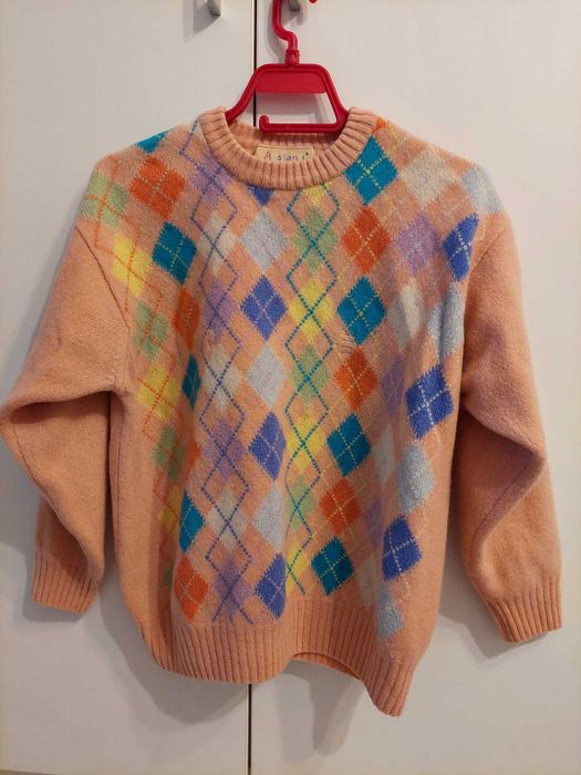 Продавам вълнени пуловери.