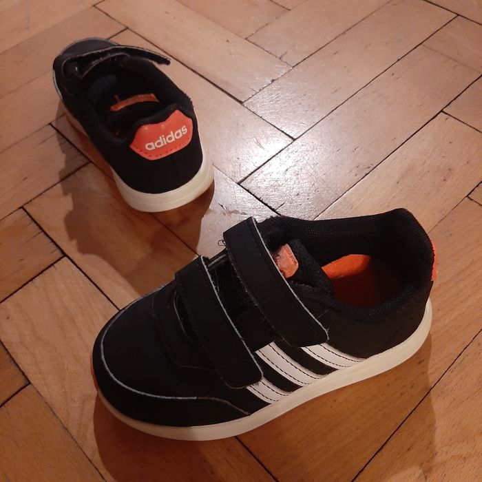 Adidasi Adidas marimea 25