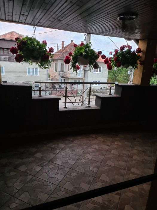 Vand sau schimb!     Casa de vanzare cu 7 camere ,bucătărie,doua bai,g
