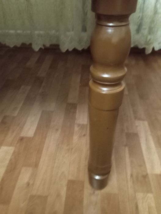 Продам обеденный стол