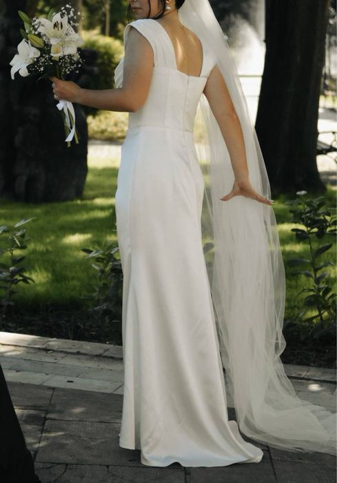 Елегантна булчинска рокля