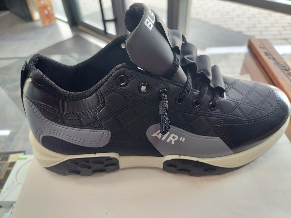 Спортивная обувь