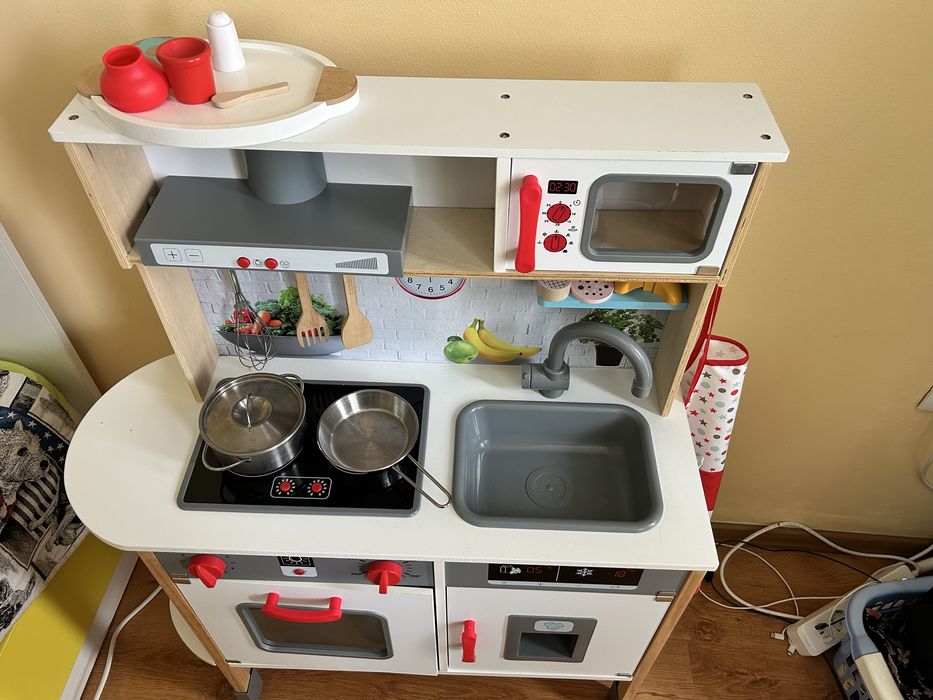 Детска дървена кухня