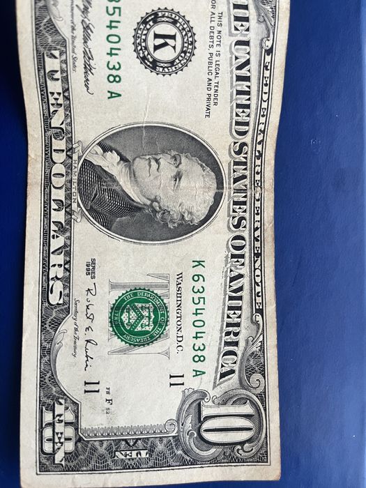 10 долларов США