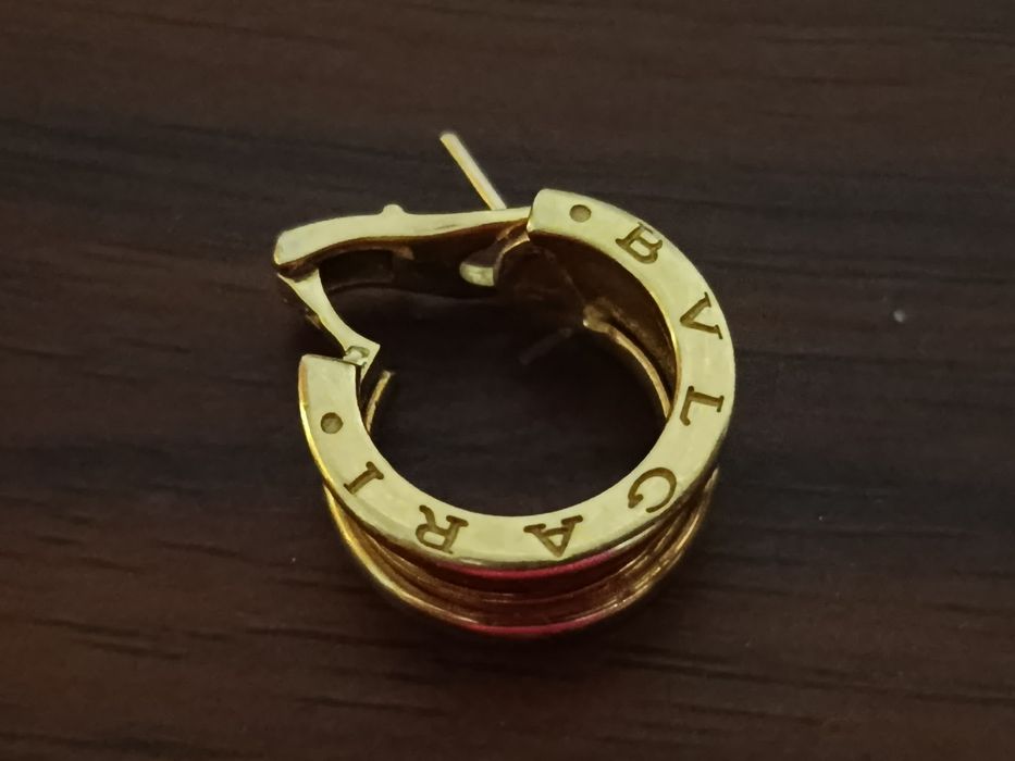 Золотая серьга Bvlgari 750 пробы