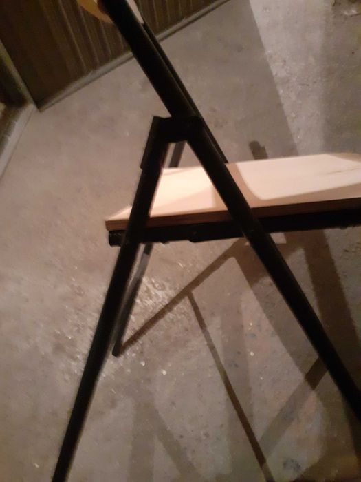 Железен сгъваем стол
