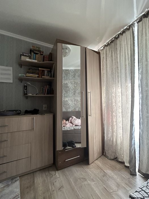 Шкаф и комод в подарок полочки
