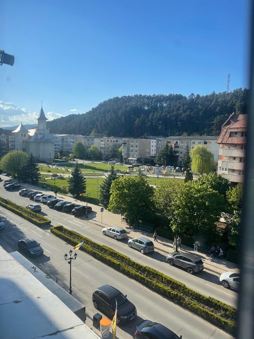 VÂND GARSONIERĂ 48 MP, VEDERE SUPERBĂ, POZIȚIE ULTRACENTRALĂ, deasupra BCR, Termop. - Centr. pe gaz, Comănești, Jud. Bacău, Preț 36.500 €, Negociabil!