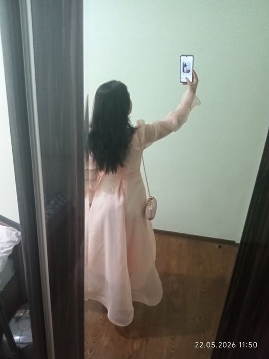 Платье нежно-розового цвета