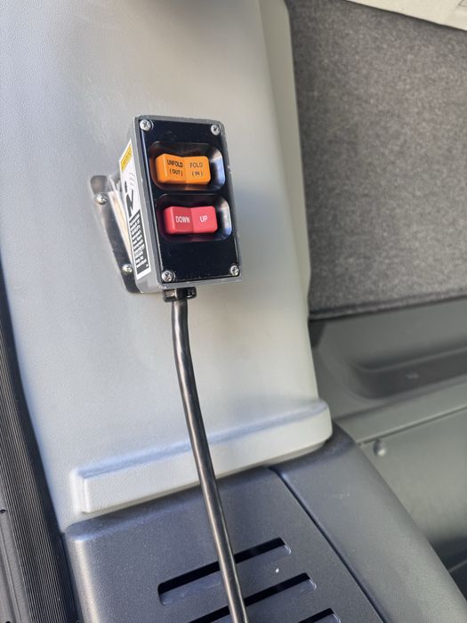Lift auto electric persoane dizabilitati Braun 363 kg