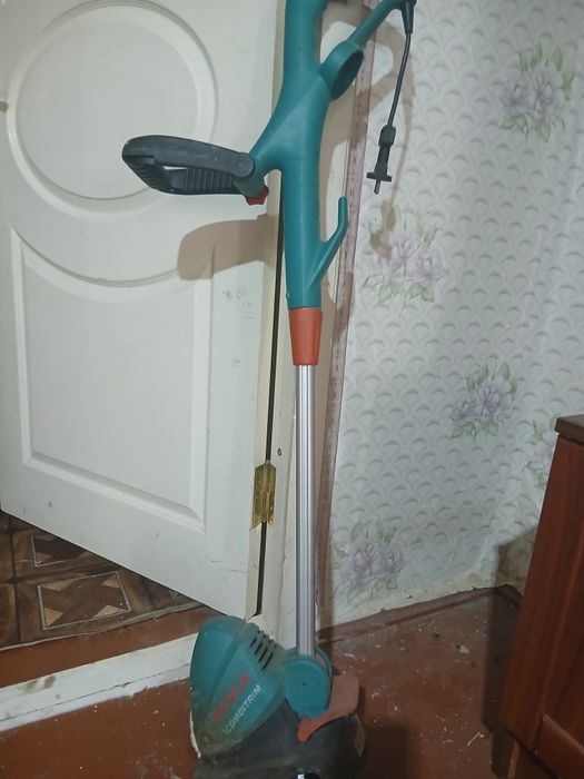 Gazon o‘rish mashinasi sotiladi. Продам газонокосилку
Gazon o‘rish mas