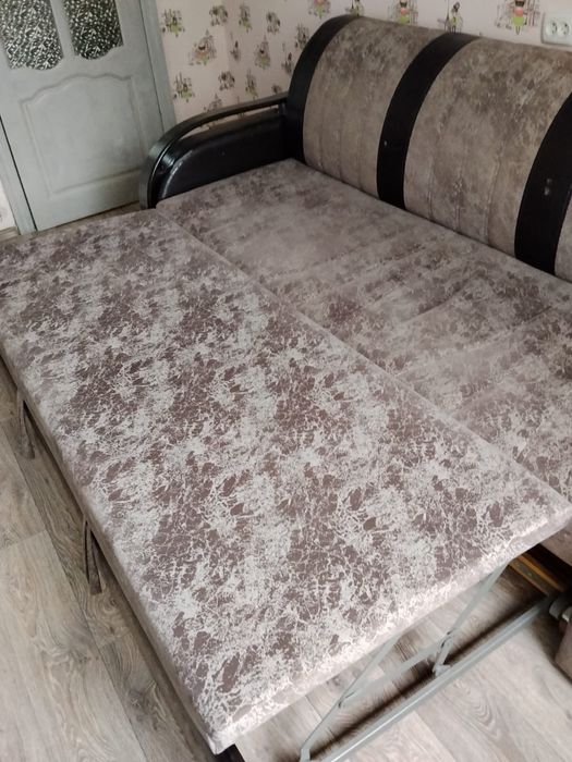 Диван хороший продам