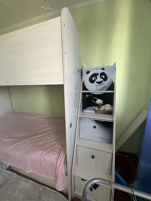 продам кровать двуяростный с матрацами