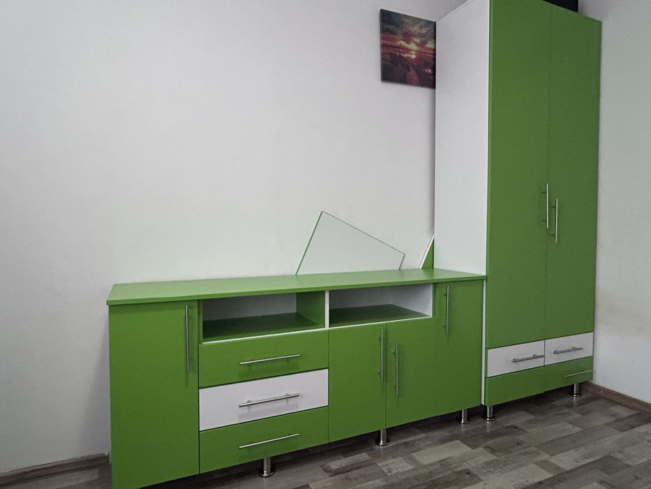 Set mobila dormitor/living-dulap+comodă-stare foarte buna