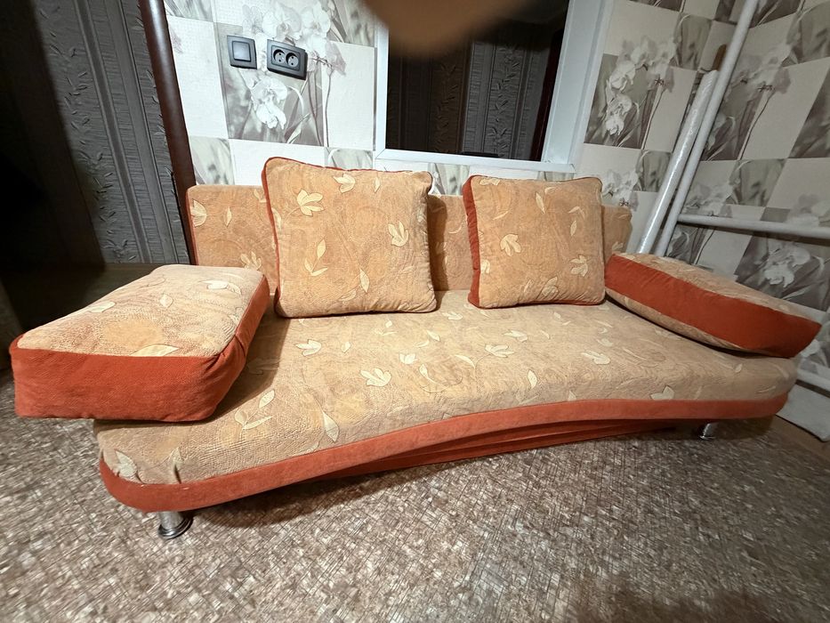 Диван в хорошем состоянии