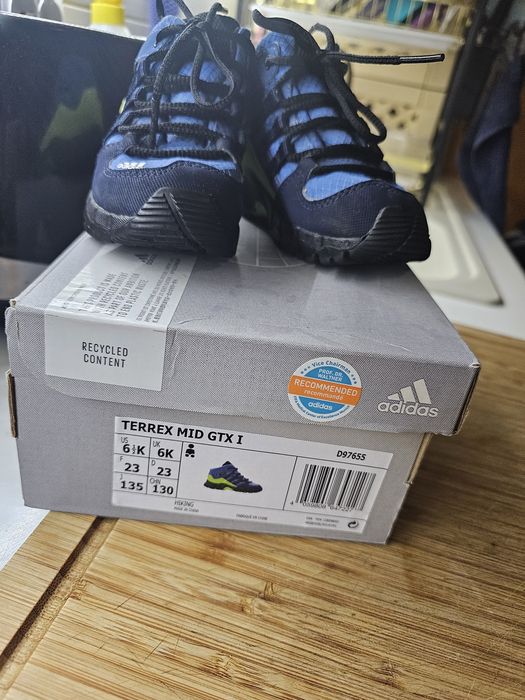 Ghete ADIDAS, mărimea 23