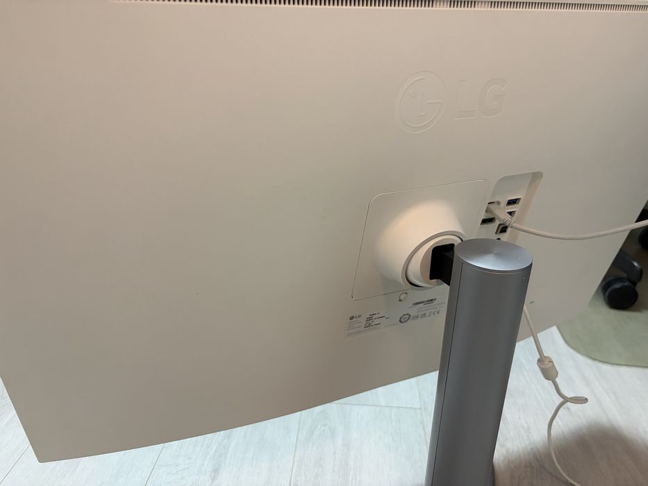 Monitor LED LG ultrafine 4k 32"