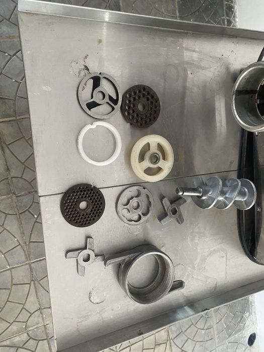 Продам электромясорубку МИМ 300