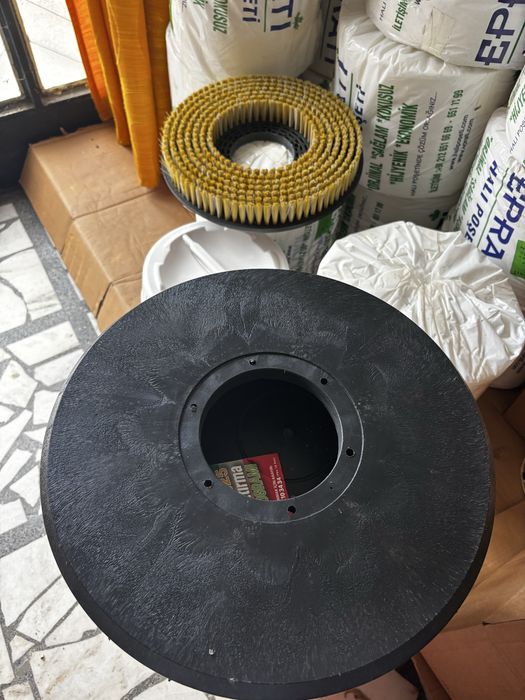 Професионални четки за пране на килими