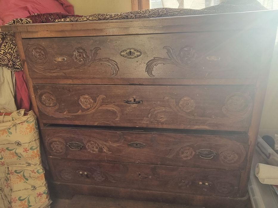 Дървен стринен скрин