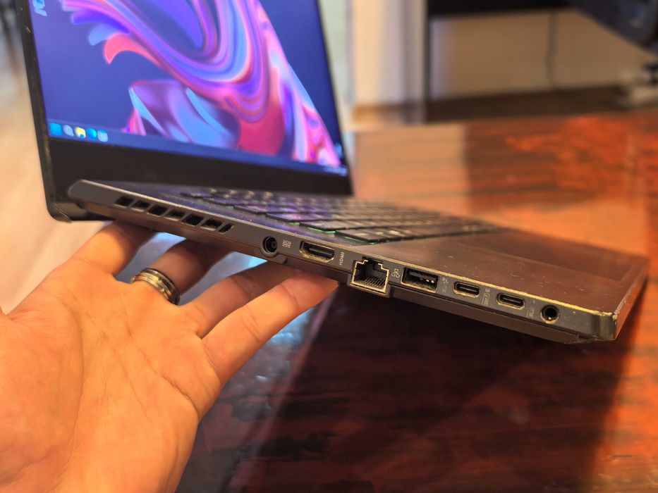 Лаптоп Asus ROG Strix Ryzen 9 5900HS, RTX 3070, 1TB SSD, 16GB Ram