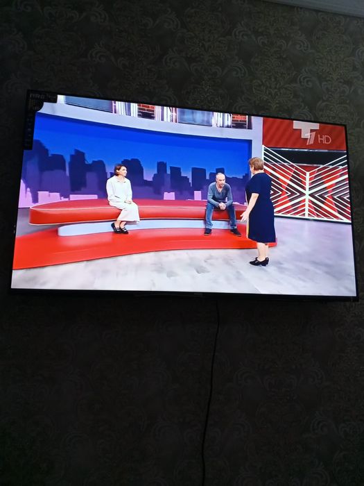 Новый большой  Смарт телевизор