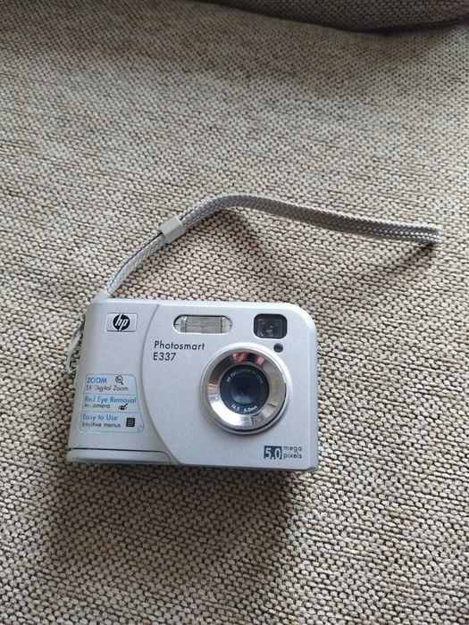 HP Photosmartw E337 camera foto digitala baterii AA Functionala