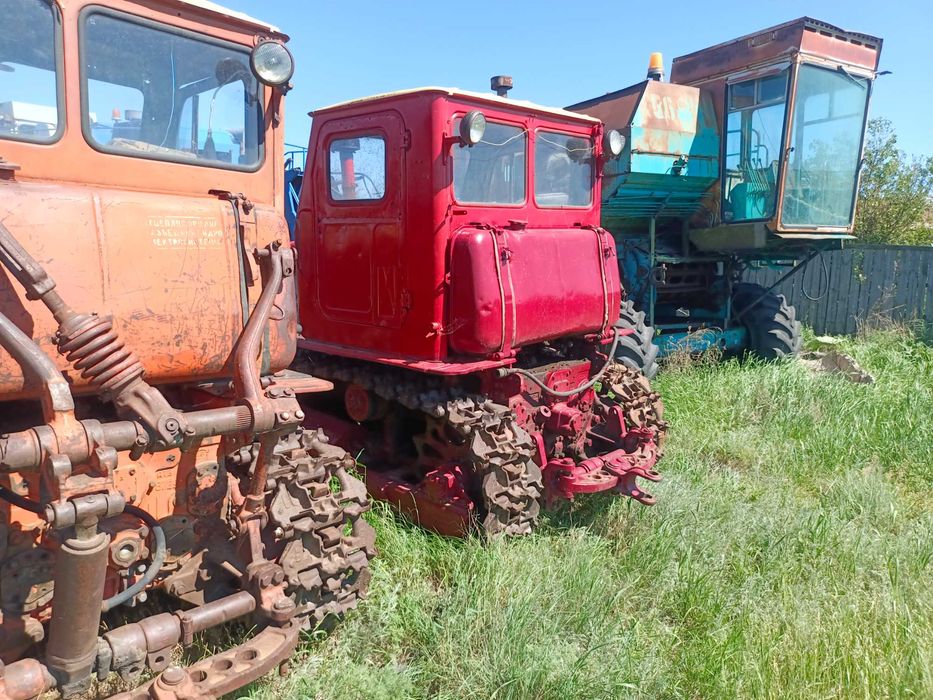 Трактор гусеничный