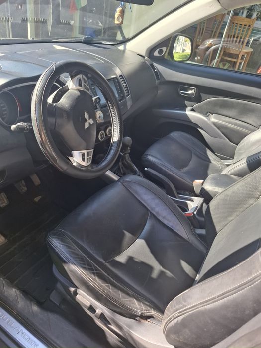 Продавам Mitsubishi Outlander