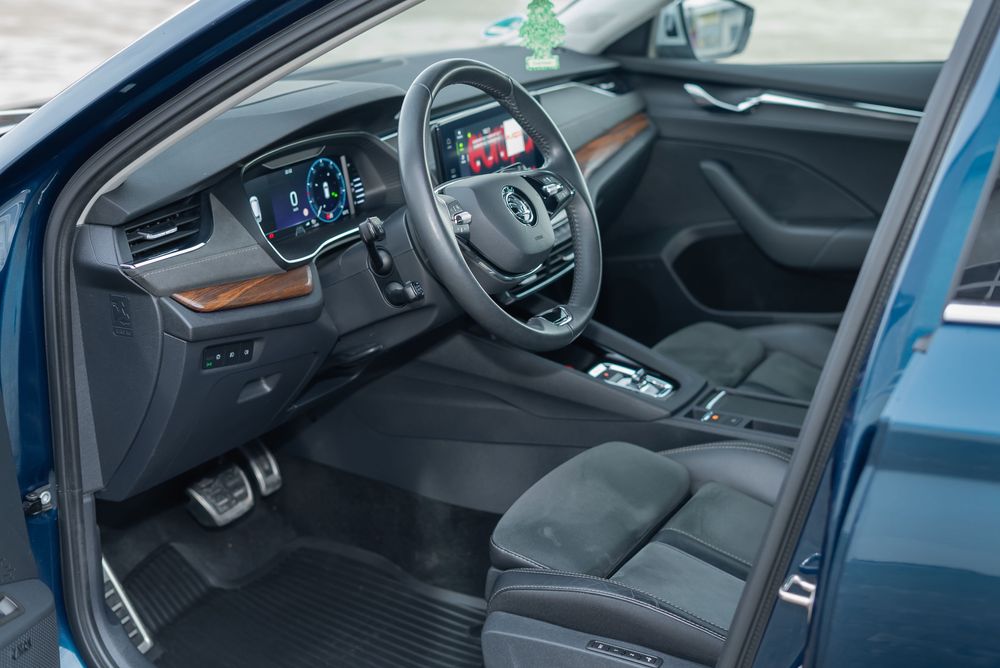 Skoda Octavia-Scout-2023-Automata-ACC-4x4-HUD-Camera-Lane assist-TVA