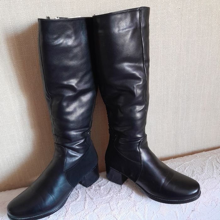 Продам женские сапоги