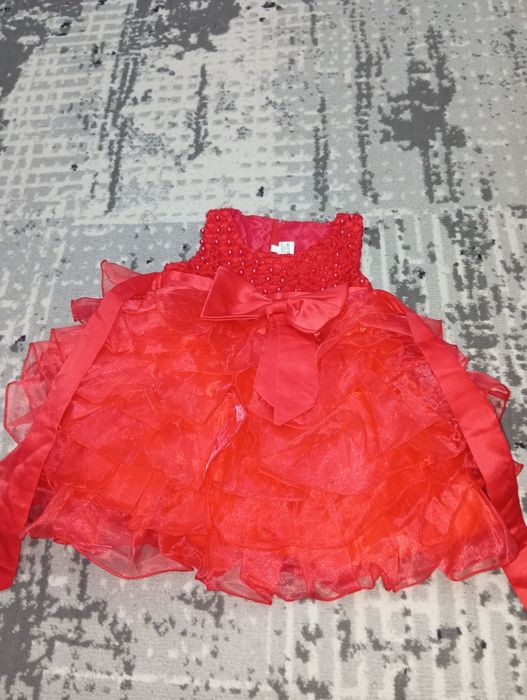 Продам платья для девочек,на годик!3 платья,импортные.Каждое по 50.000