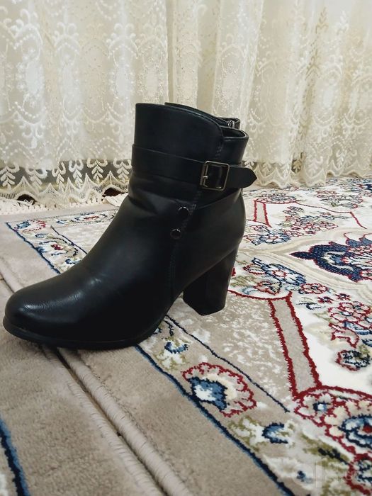 Ayollar uchun elegant qora botinka