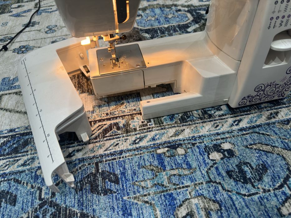 Продам швейную машинку Janome