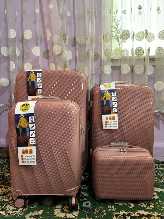 Комплект чемоданов