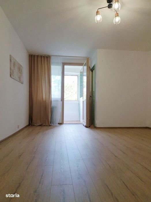 Garsoniera Metrou Titan, suprf. 30 mp, bloc reabilitat