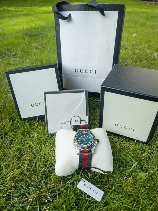 Часовник Gucci Dive 40mm